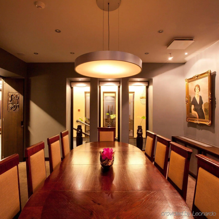 Отель Bergs Suites