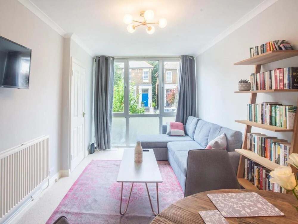 Sunny and Bright 1 Bed Apartment in London