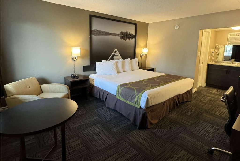 Super 8 by Wyndham Guelph