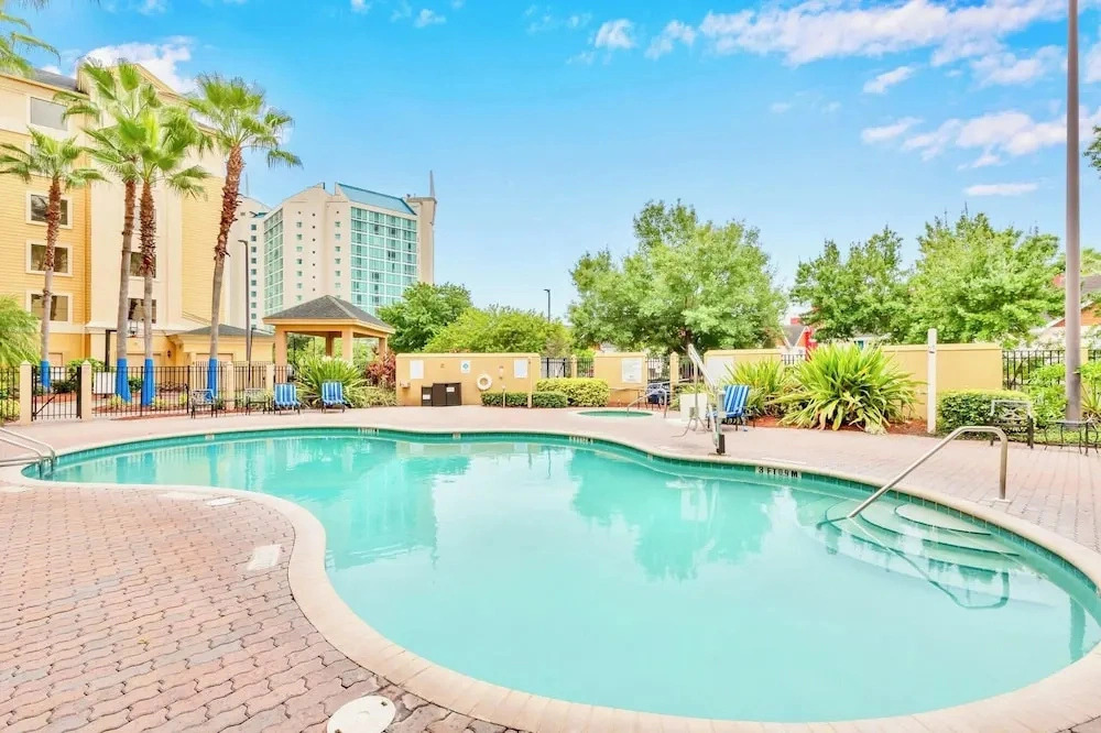Studio Apartment w Pool & Hot Tub - Sleeps 4