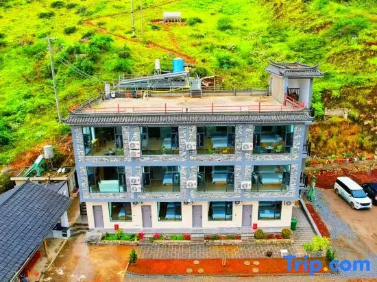 Jijing Xilu Bieyuan｜Starry Canyon Homestay(Hutiaoxia Branch)