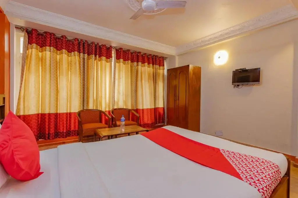 OYO 795 Hotel Holiday Inn