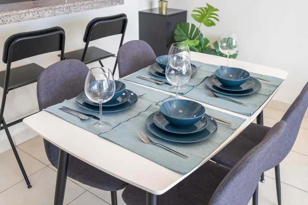 Refined 1BR Retreat in The Point Tower - Marina
