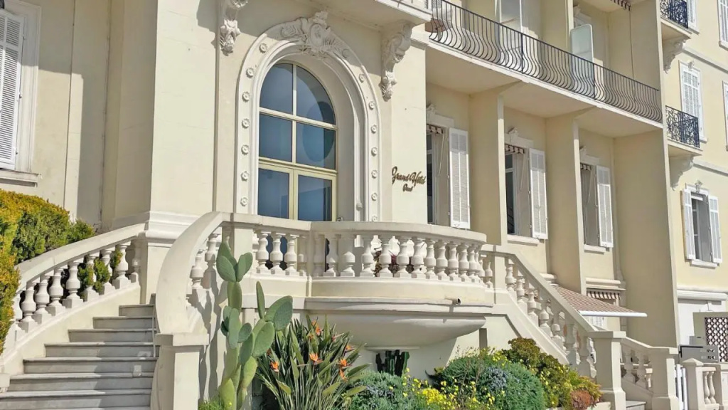 Grand Hotel