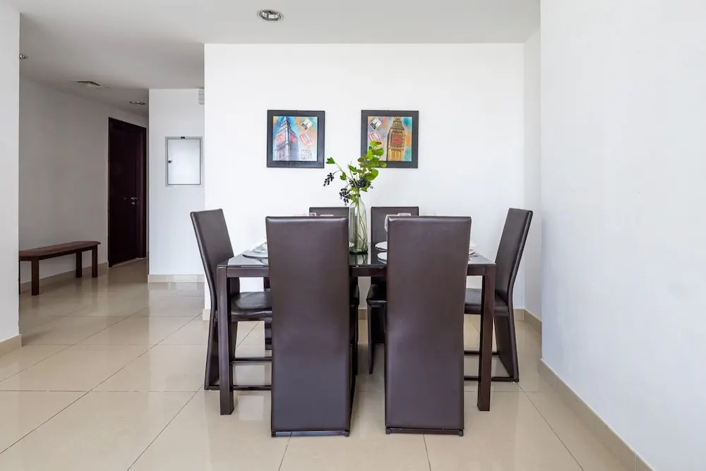 Premier 1BR Apartment in JLT - Sleeps 3!
