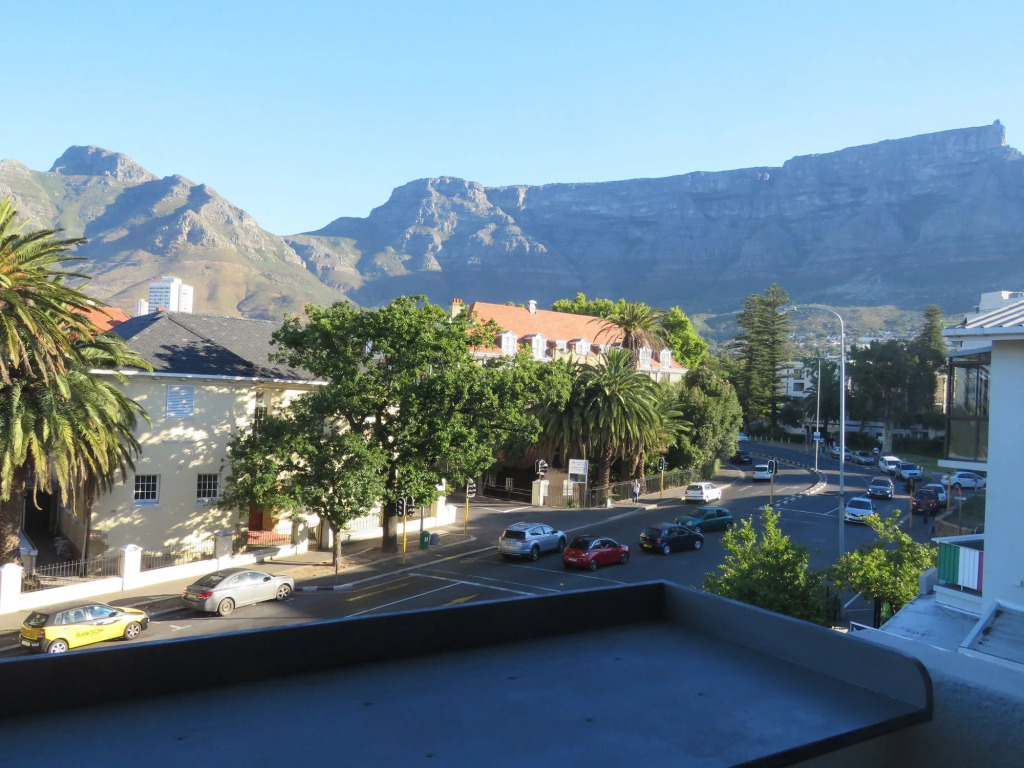 Table Mountain Views - Walk to Kloof St - Parking