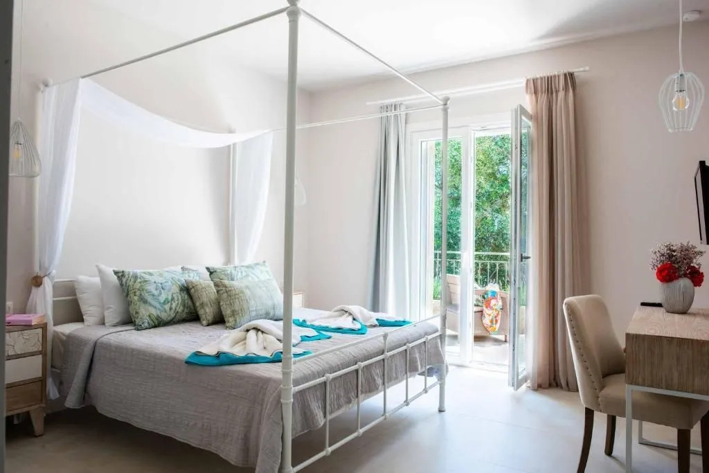 Villa Jacaranda by PosarelliVillas