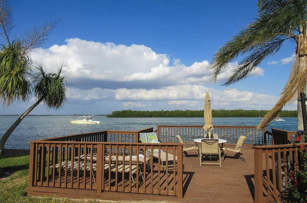 Harbour Pointe 1014 2 Bedrooms 2 Bathrooms Condo