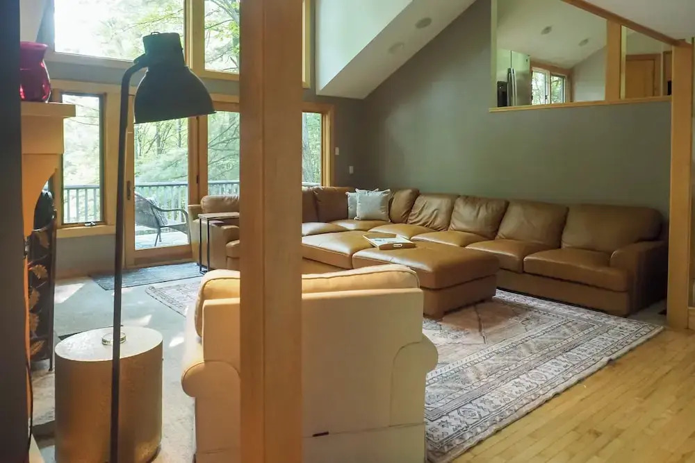 Soaking Tub & Fire Pit! Home Near Dtwn Suttons Bay