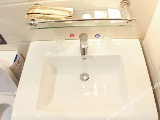 Jiameixin Holiday Hotel (Guangzhou Huangbian Metro Station)