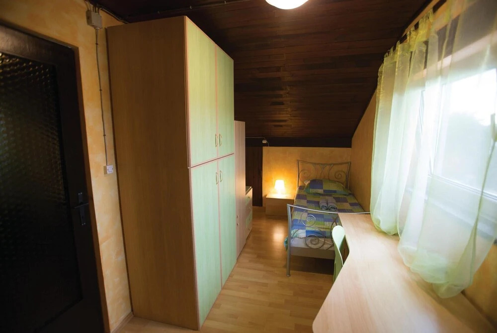 Awesome Apartment in Medulin With 5 Bedrooms and Internet