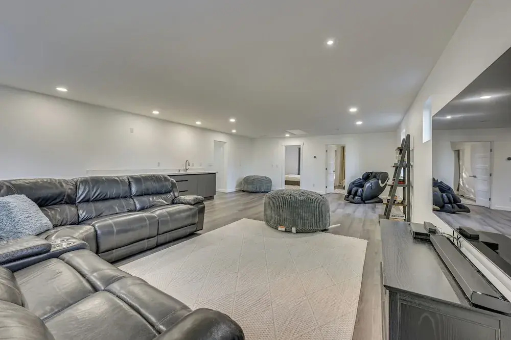 Waterfront Patio! Stylish Family Home in Everett