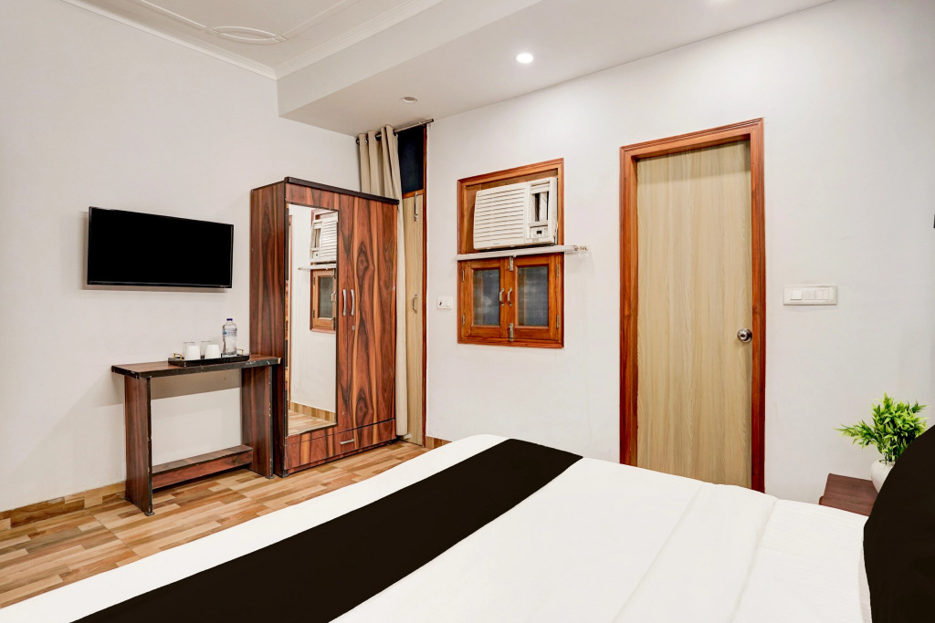 Collection O Sector 20 Noida
