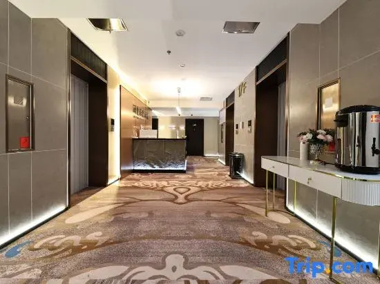 Lanman Light Luxury Hotel (Hohhot East Railway Station & Baita Airport Branch)