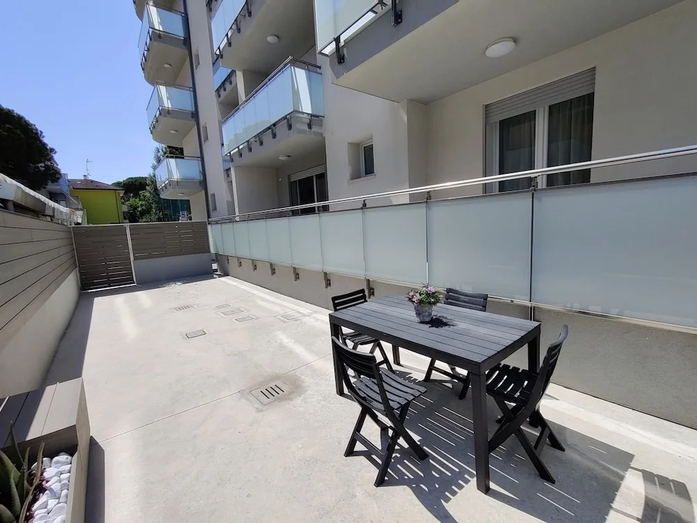 Modern Flat With Swimming Pool by the Beach