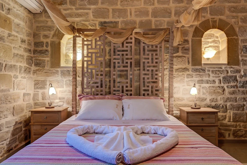 Hectoras Villa in Plaka BY APOKORONAS-VILLAS