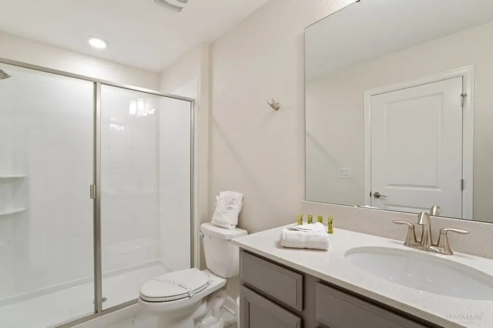 Glamorous 6-Bed With Private Pool/Spa home