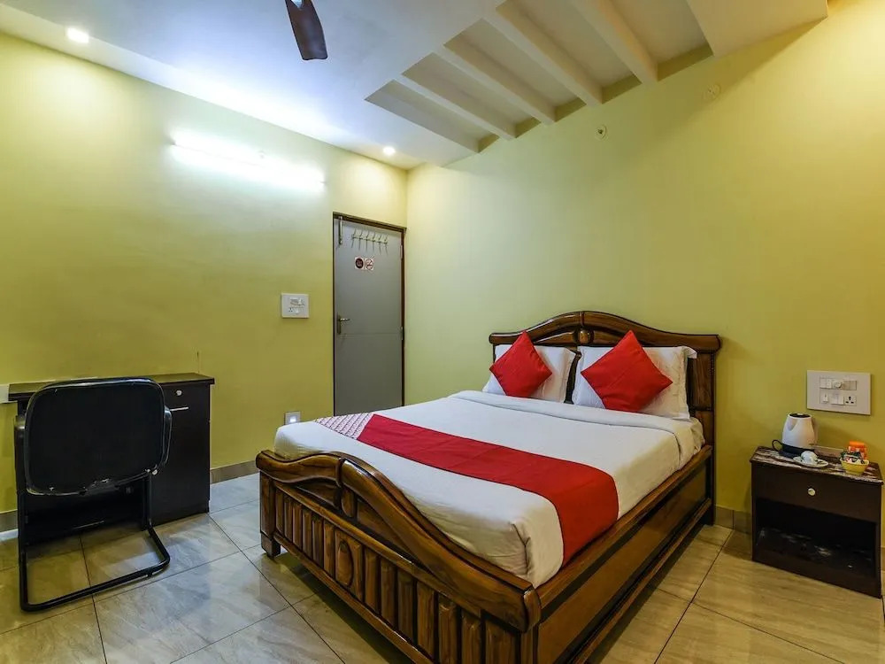 Oyo 18612 Sree Sai Surya Service Apartment