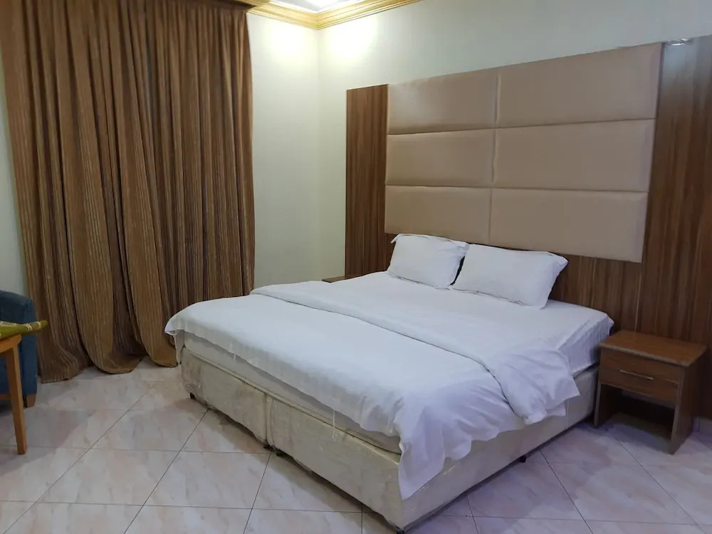 OYO 524 Zahrat Alwaziriya Furnished Apartments