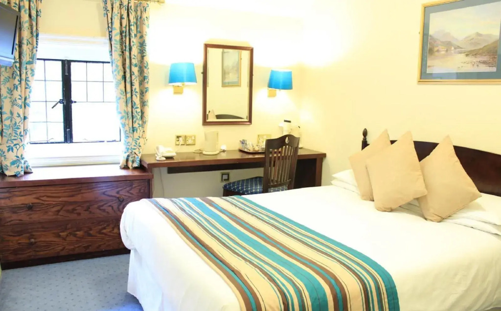 The Devils Punchbowl Hotel