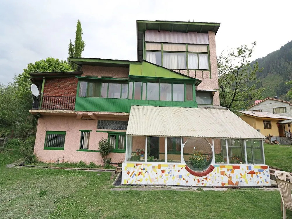 OYO 14300 Home Pleasant 3BHK Mount View Cottage, Prini