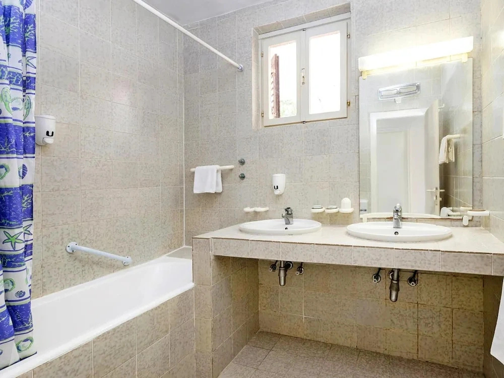Elegant Resort Stay for 4 in Jelsa