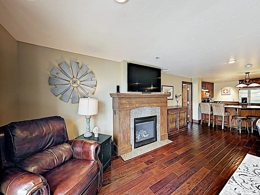 New Listing! Luxe Mountain-view W/ Hot Tubs 3 Bedroom Condo