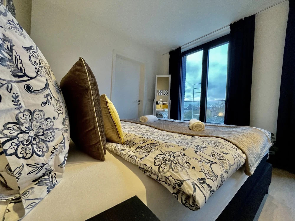 OneLuxStay near Diamond District