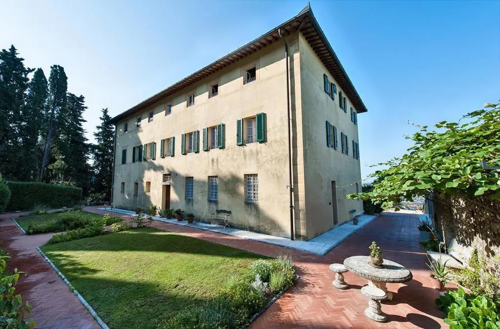 Villa Camaiore by PosarelliVillas