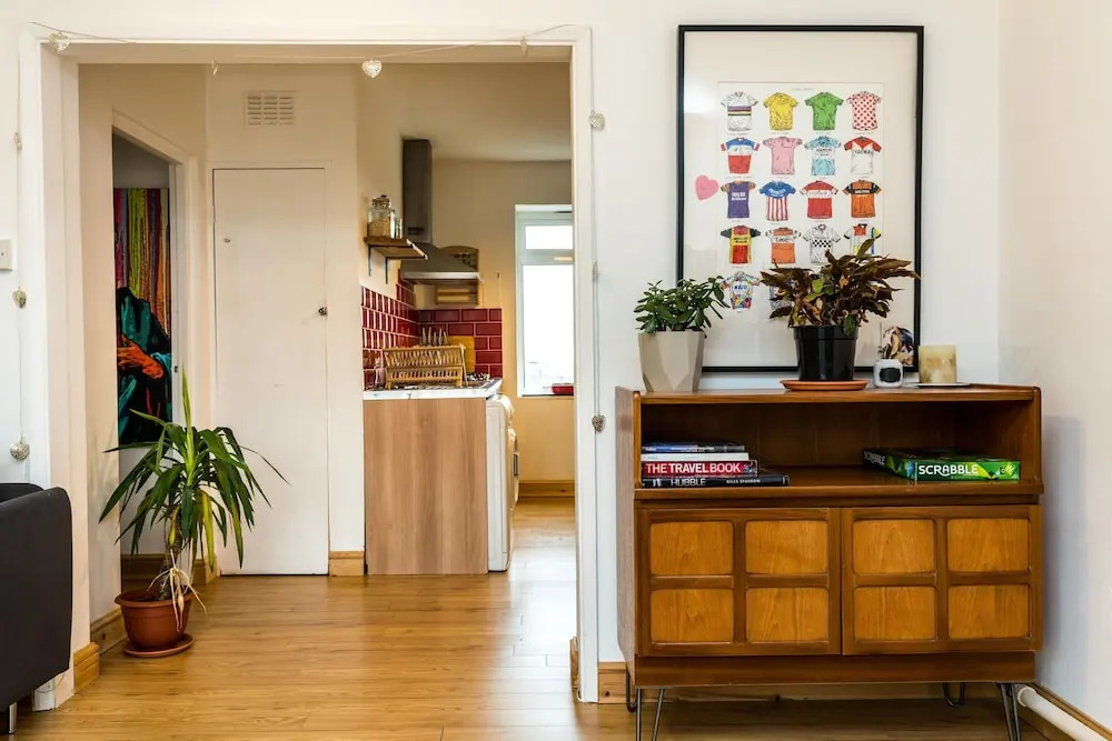 NEW Sleek & Colourful 2 Bedroom Flat Forest Hill
