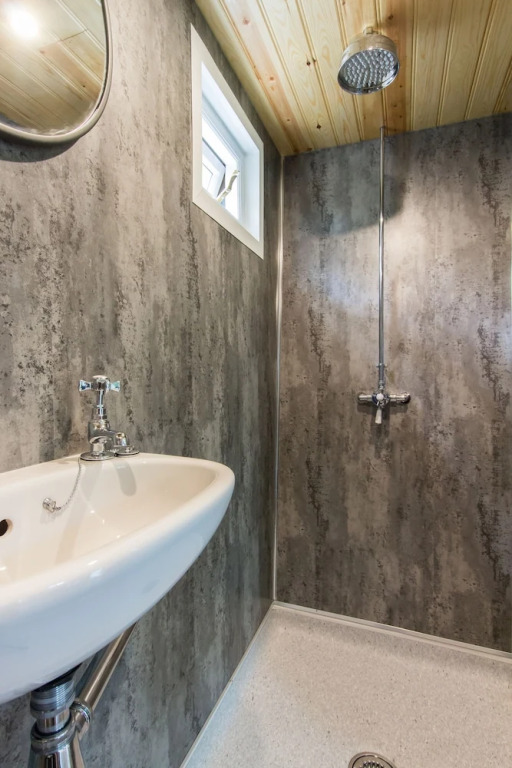 Extraordinary Huts Ltd