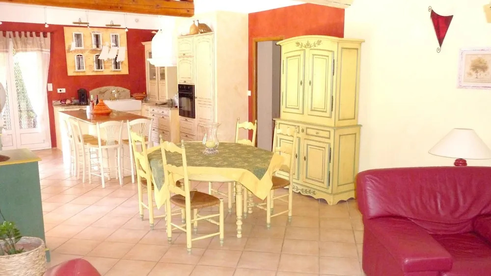 Villa With 4 Bedrooms in Roquemaure, With Private Pool, Enclosed Garde