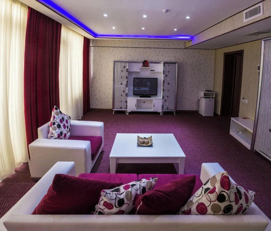 Golden Plaza Hotel