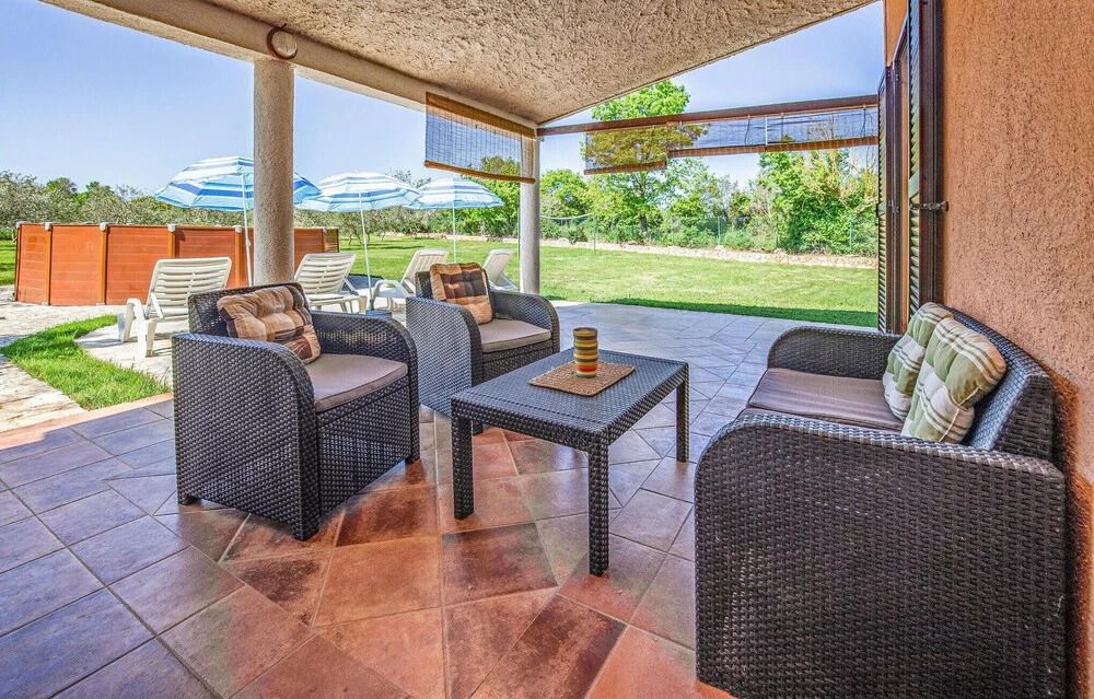 Stunning Home in Pula With Wifi, Outdoor Swimming Pool and 2 Bedrooms