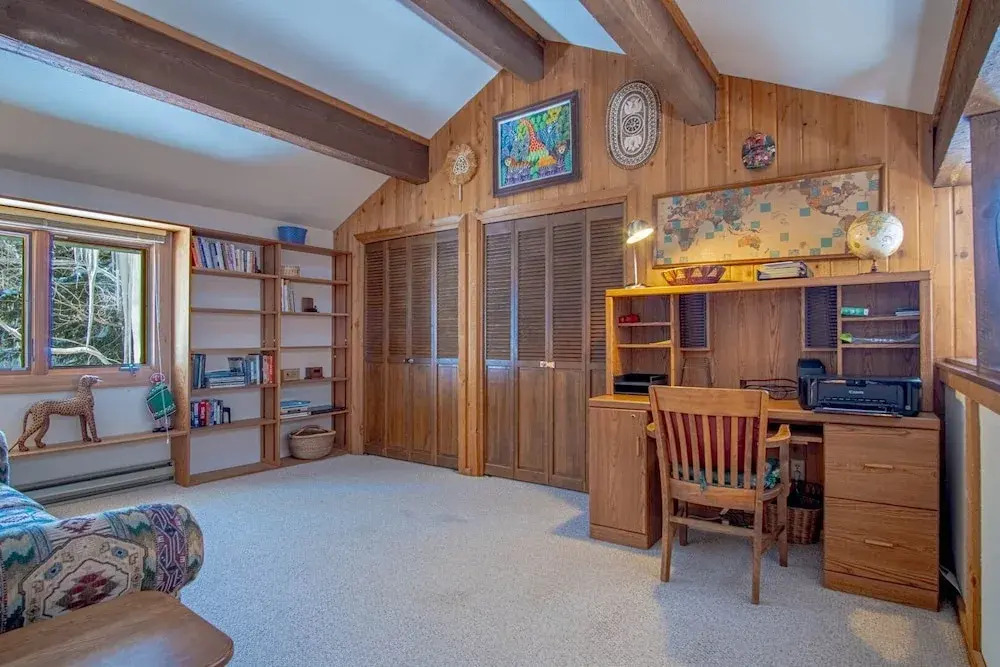 #104 Private Hot Tub, 2 car Garage, Abundant Parking, Elkhorn Amenities
