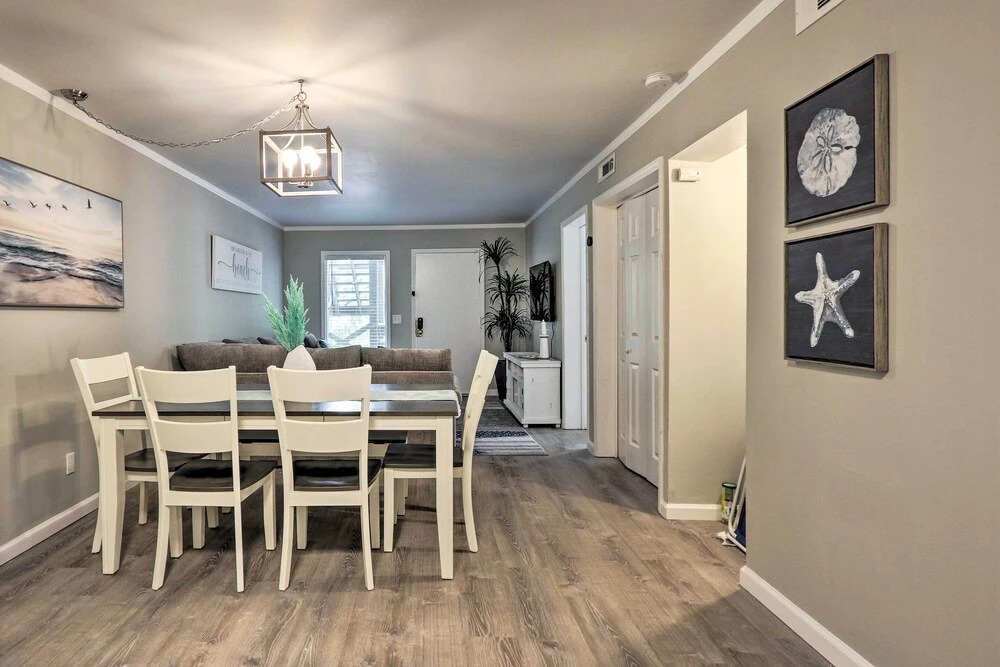 Hilton Head Island Condo w/ Beach Supplies + Pool!