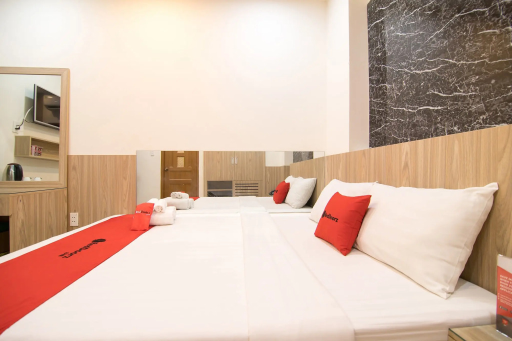 RedDoorz Plus near Le Quang Dinh Street