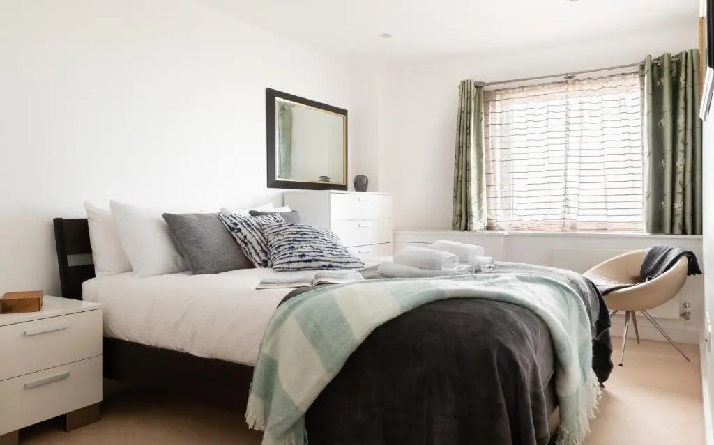 Luxury 3 Bed Next Victoria Station