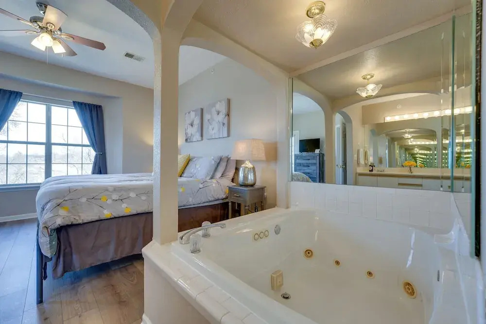 Branson Condo on Golf Course, 4 Mi to Downtown