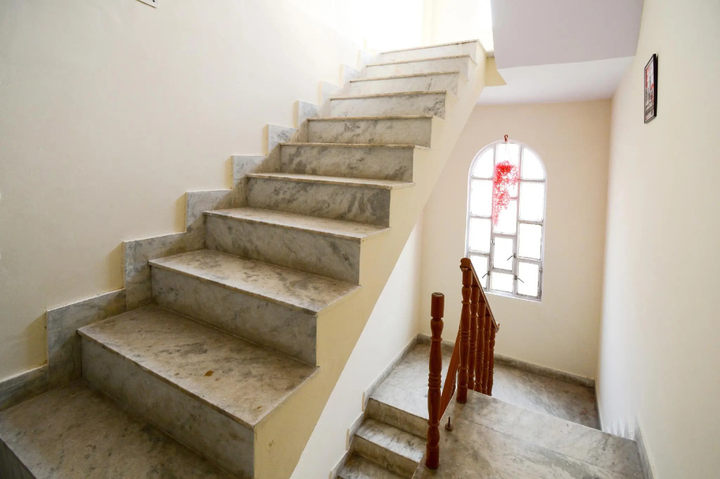 OYO 77276 Pink City