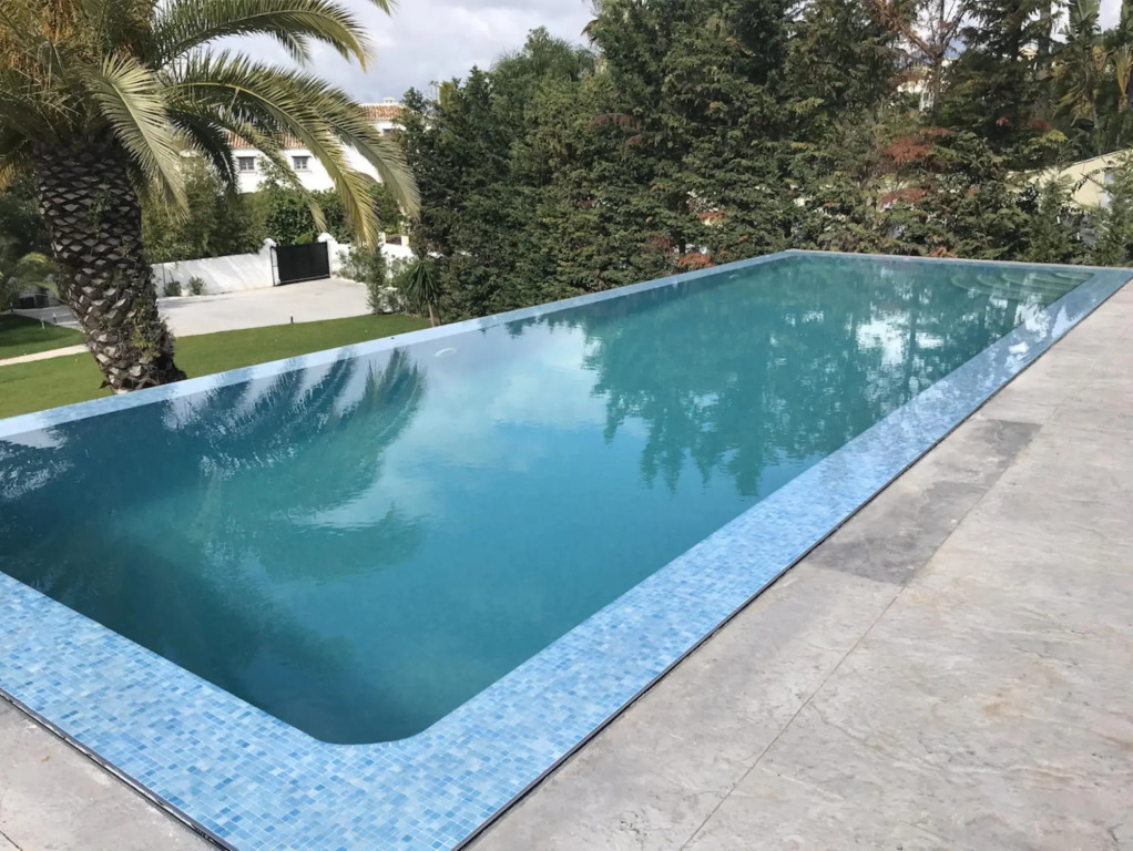 19999- Magnificent and modern decorated villa