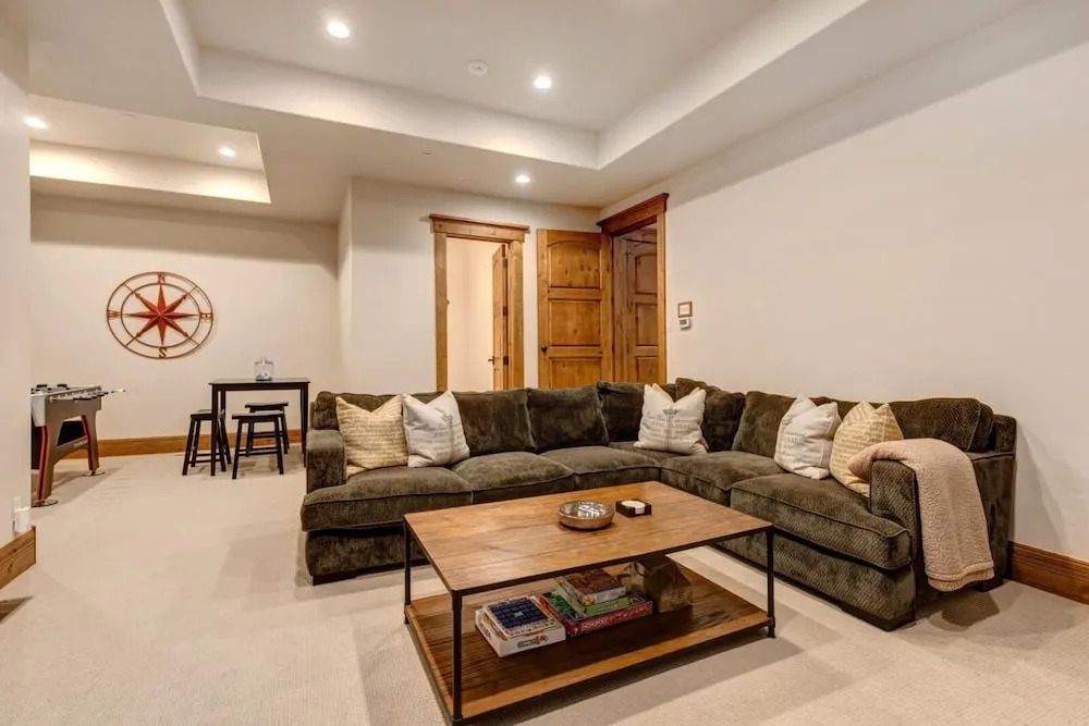 The Lookout 4 Bedrooms PLO-6590 by KBM