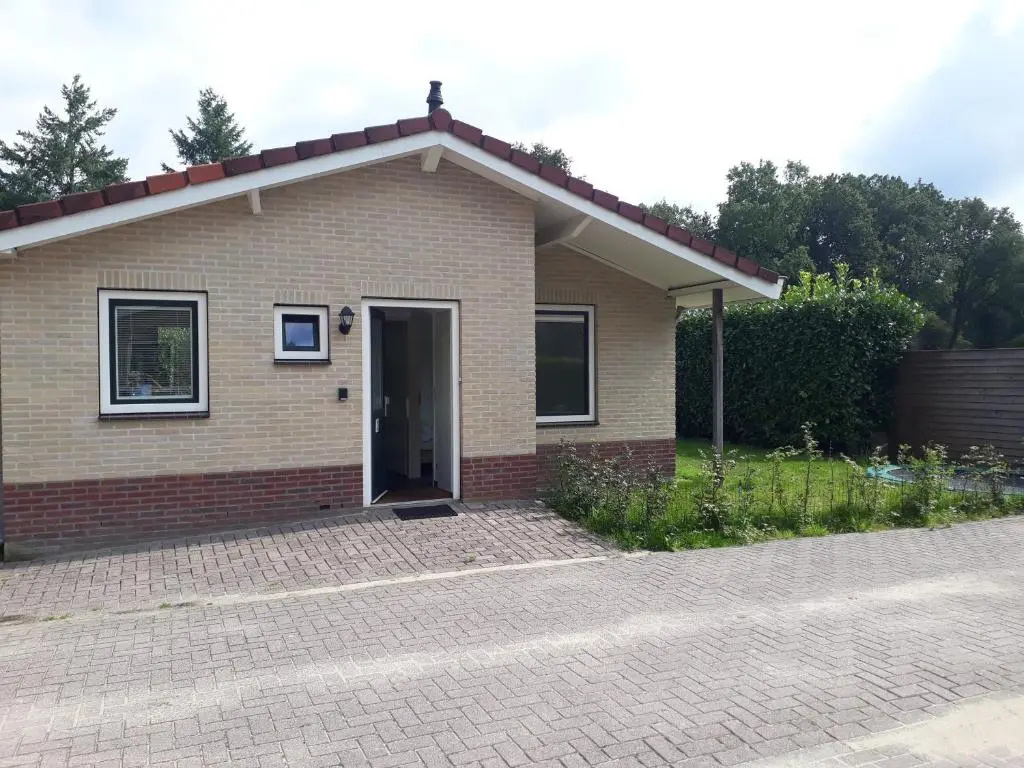 Huinerhofje 2 - Vrijstaand met grote omheinde tuin, rust, privacy en nabij bossen