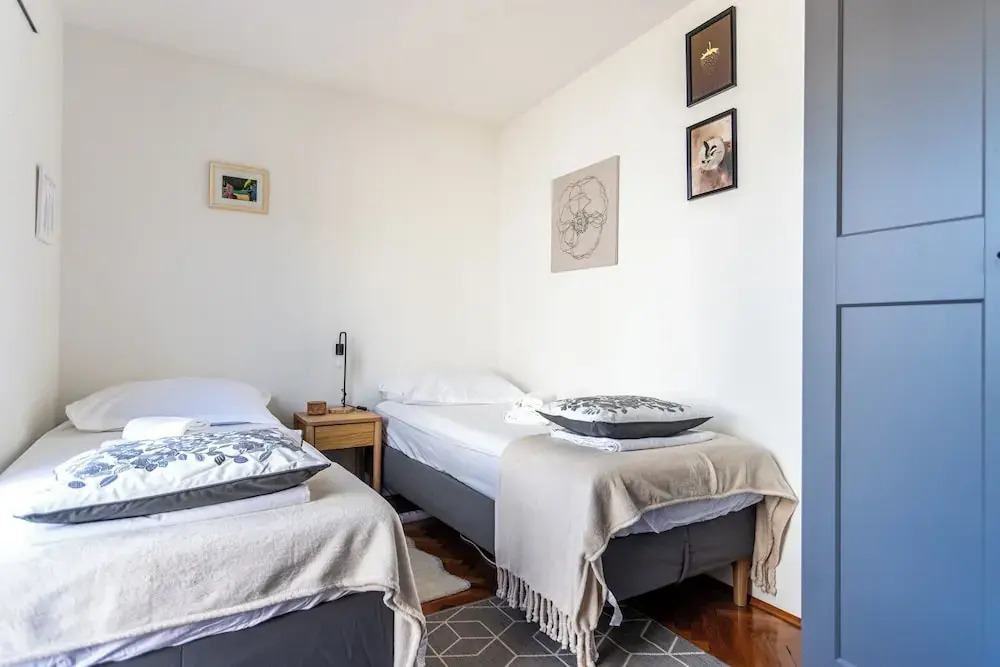 Modern apt With Terrace 4 min Walk to the Beach