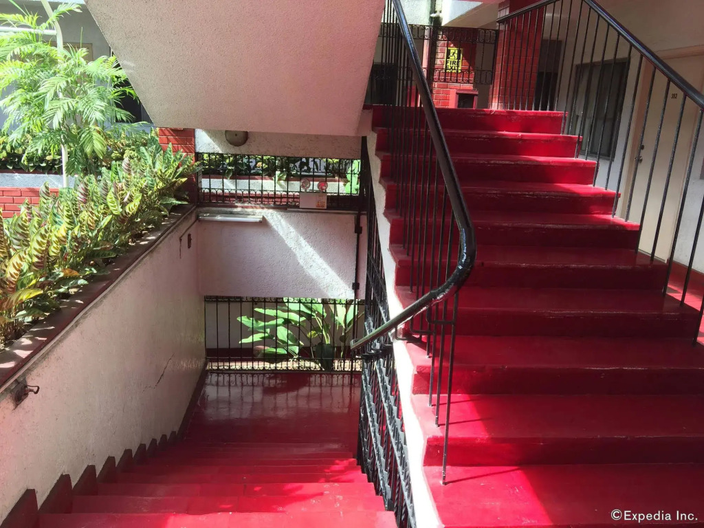 ZEN Rooms Broadway Court QC