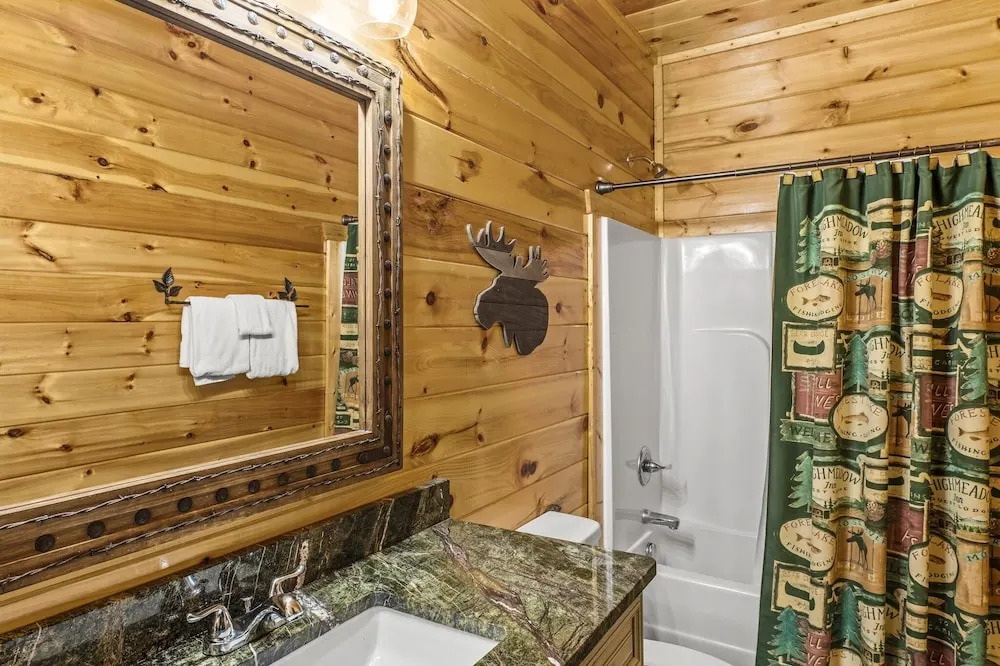 The Big Oak Lodge 16 Bedroom Home by Redawning
