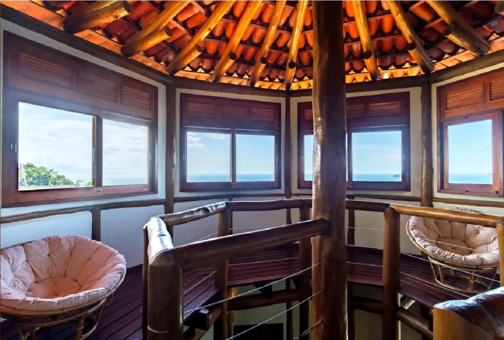 Pineapples Ubatuba | Mansion overlooking the sea