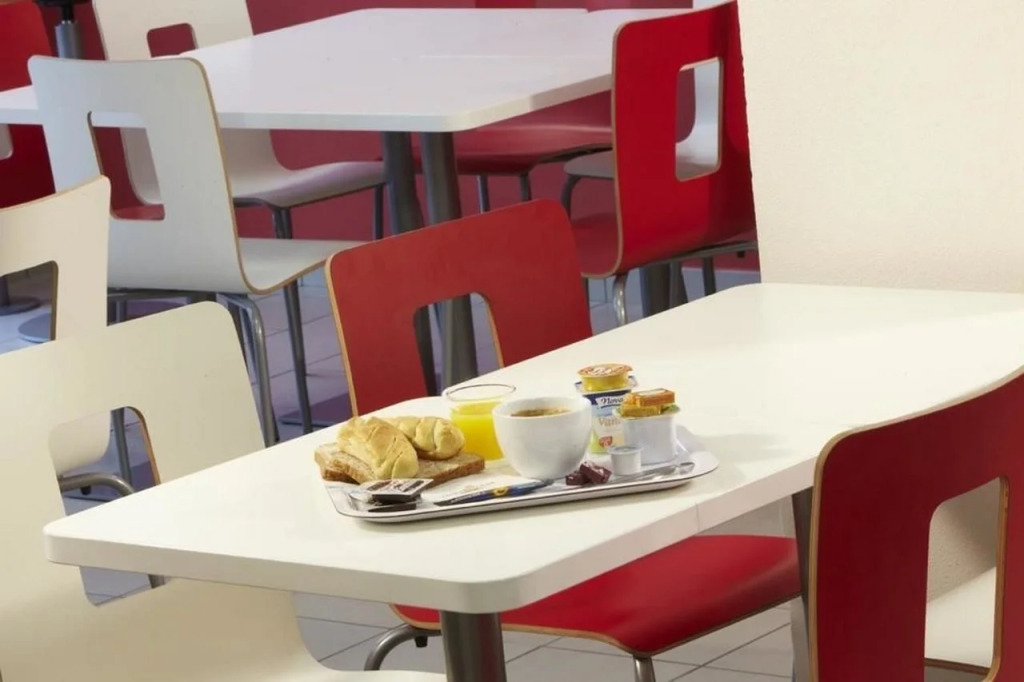 Première Classe Roissy - Aéroport CDG - Le Mesnil-Amelot