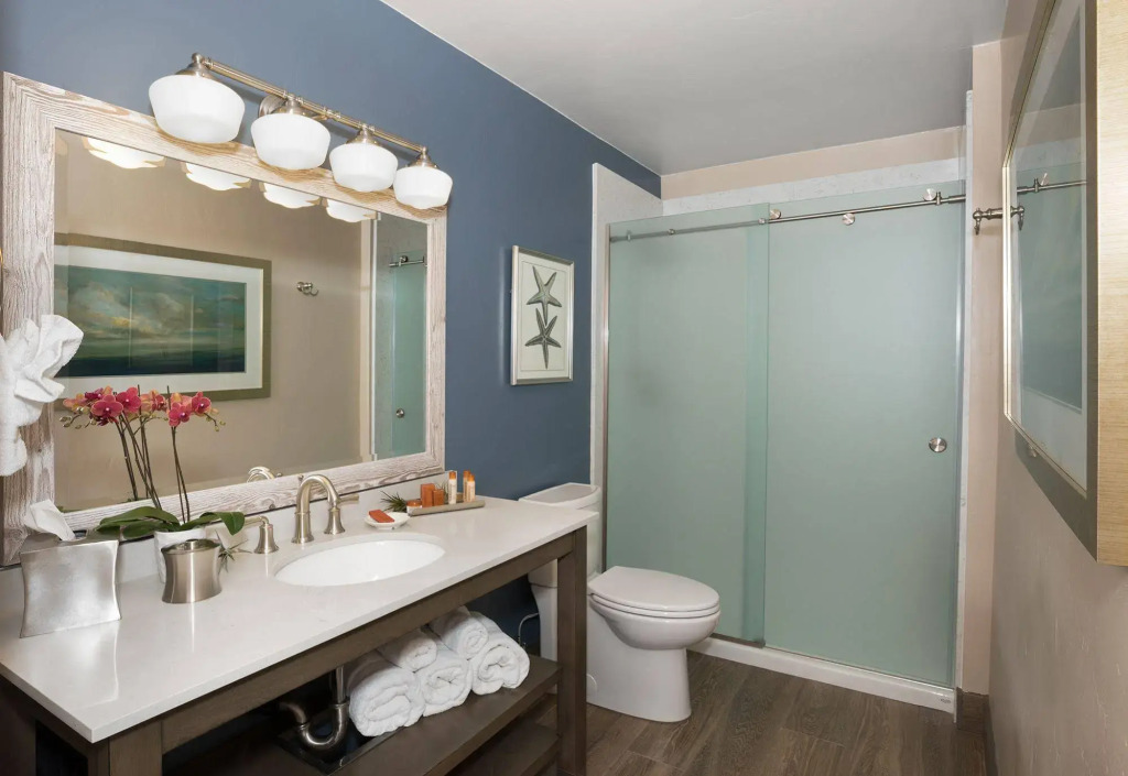 Sand Pebbles Inn