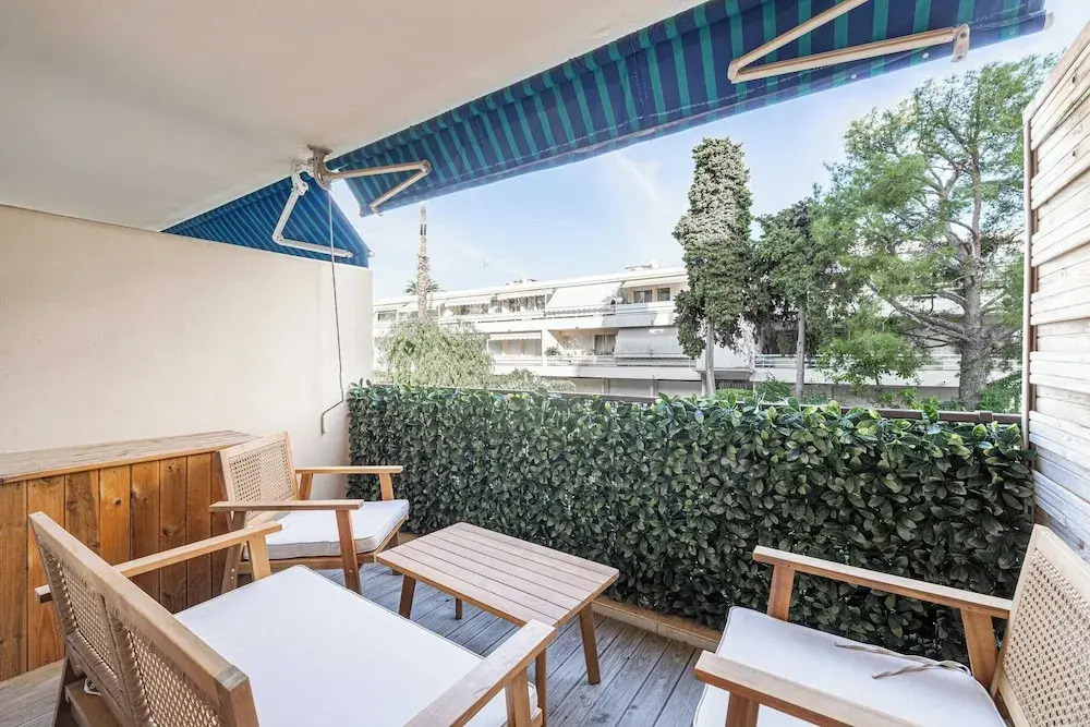 Renovated apt With Parking & Terrace - Palm Beach